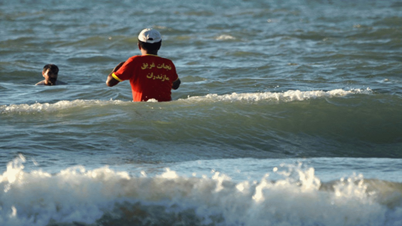 فرشته‌های نجات در خزر، جان ۹۲۳ نفر در سواحل شمال حفظ شد