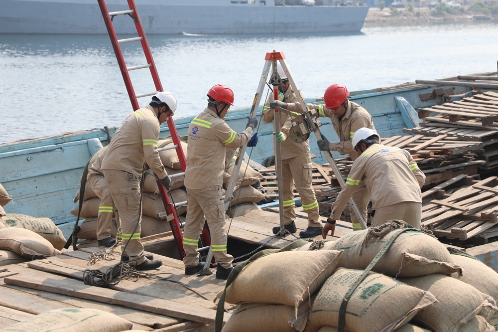 اجرای مانور امداد و نجات در بندر شهید باهنر
