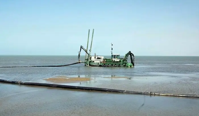 آغاز لایروبی بندر بوشهر برای پذیرش کشتی‌های ۵۰ هزار تنی