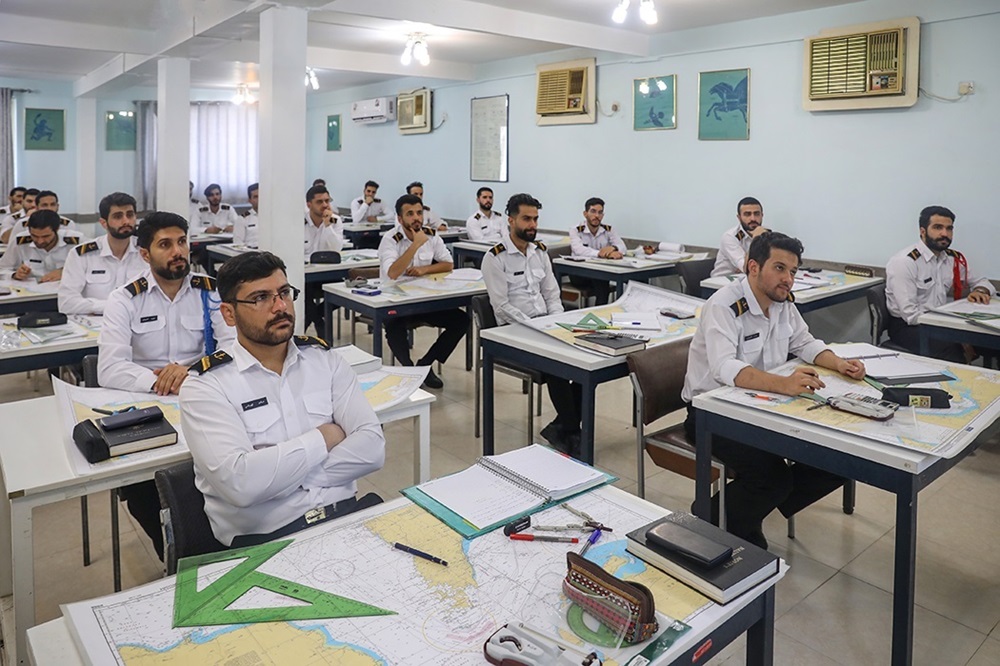 پذیرش دانشجوی دریانورد با تعهد خدمت ۱۰ ساله