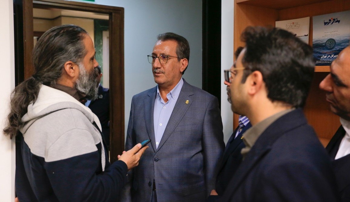 هر شب گلستان سعدی می‌خوانم