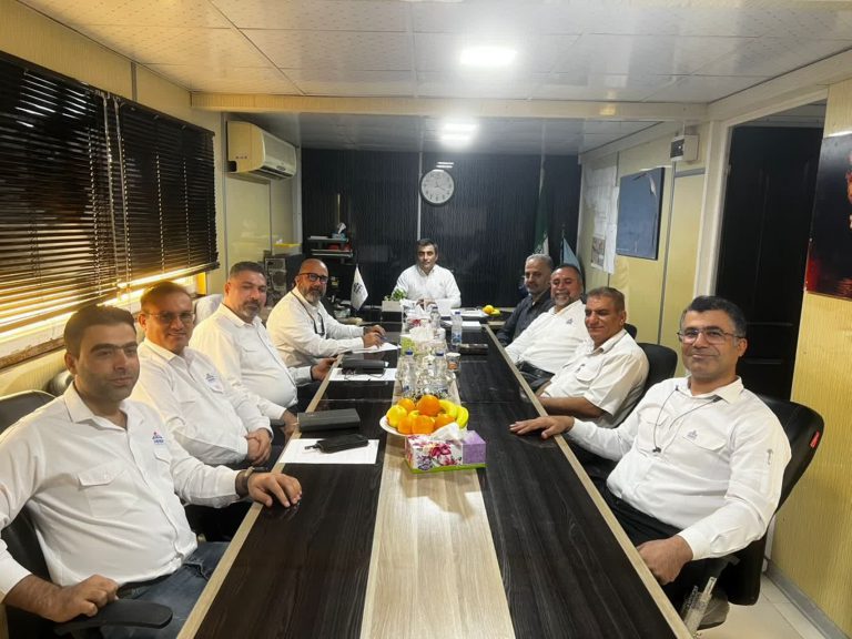 بازديد عاطفه پور از عسلويه+ هم‌افزايي مديريتي در پروژه عسلويه+ از بازديد ميداني تا گفت و گوي تخصصي1