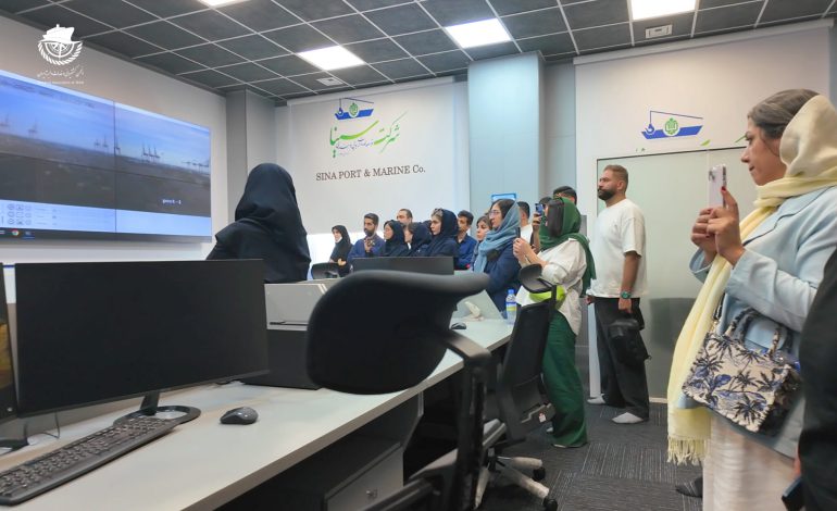 تور آموزشی مرکز آموزش انجمن کشتیرانی در بندر شهید رجایی برگزار شد