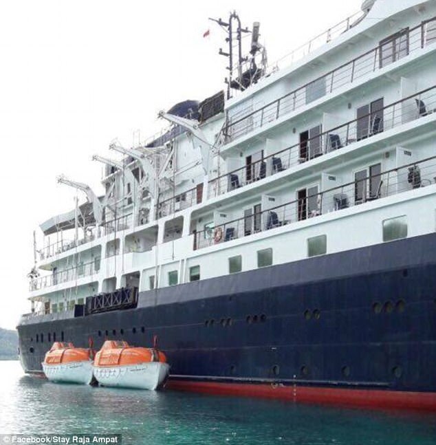 کشتی تفریحی استرالیایی در آب‌های پاپوآ گینه نو به گل نشست