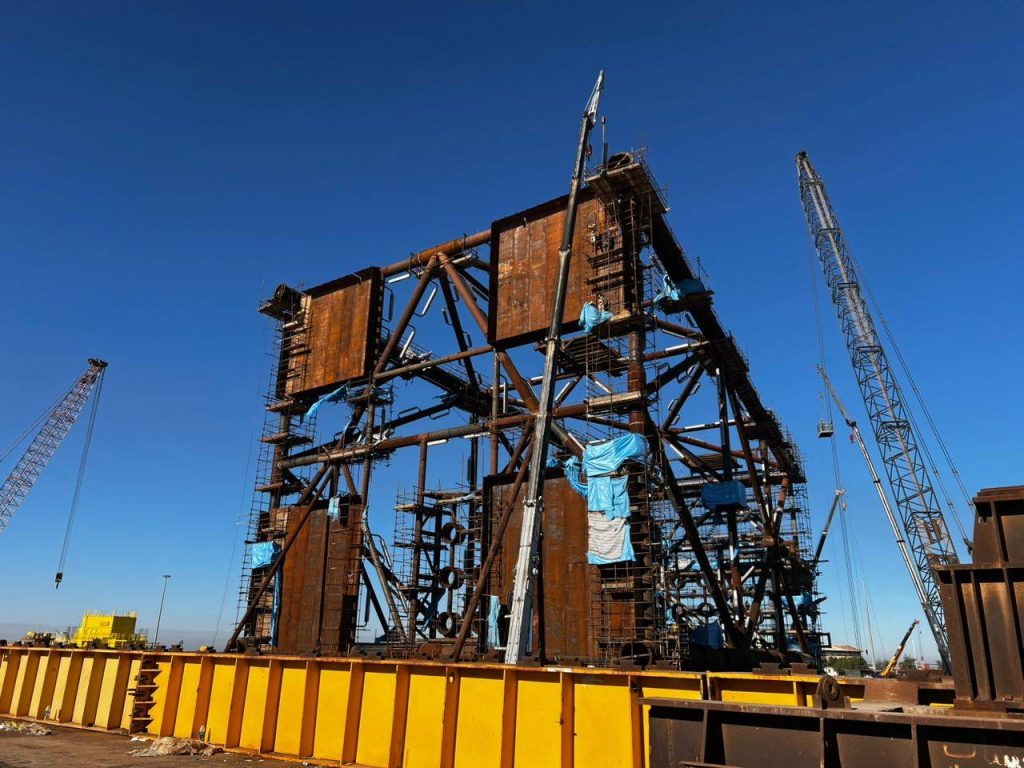 عملیات ساخت و بارگیری جکت پروژه توسعه ميدان گازي «فرزاد ب»