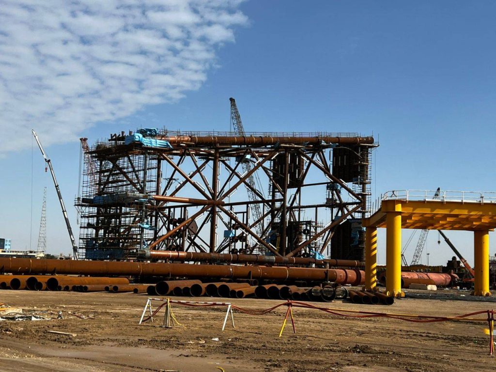 عملیات ساخت و بارگیری جکت پروژه توسعه ميدان گازي «فرزاد ب»