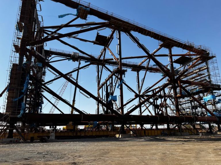 عملیات ساخت و بارگیری جکت پروژه توسعه میدان گازی «فرزاد ب» با هدف تسریع در برداشت از ذخایر این میدان مشترک گازی رو به اتمام است.