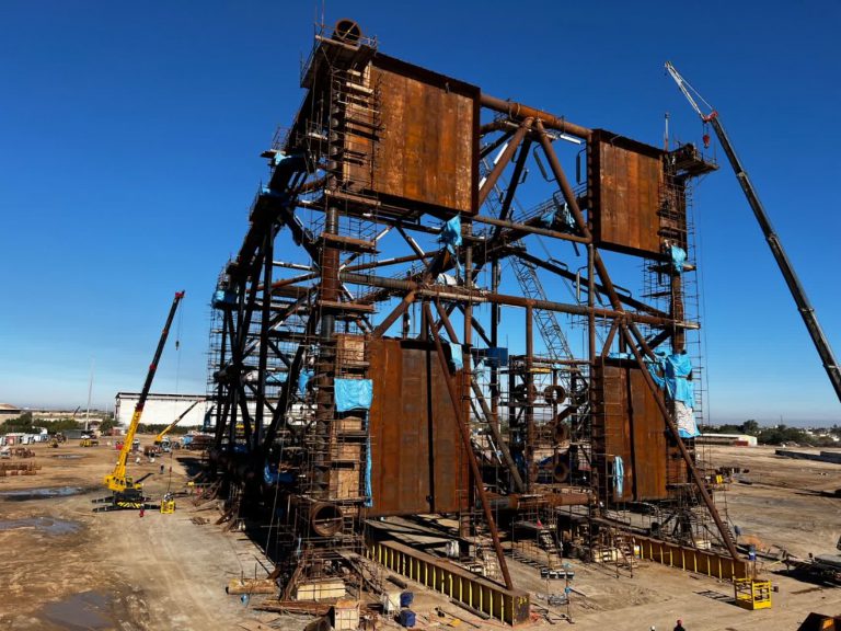 عملیات ساخت و بارگیری جکت پروژه توسعه میدان گازی «فرزاد ب» با هدف تسریع در برداشت از ذخایر این میدان مشترک گازی رو به اتمام است.