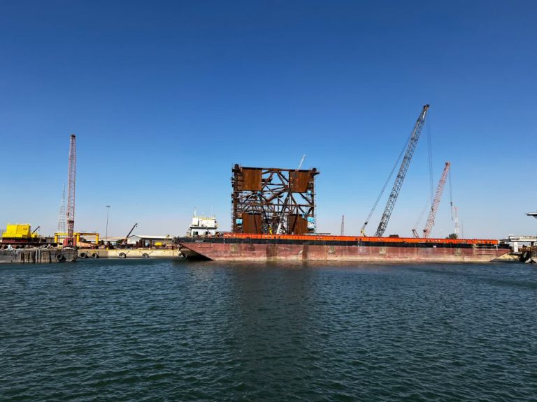 عملیات ساخت و بارگیری جکت پروژه توسعه میدان گازی «فرزاد ب» با هدف تسریع در برداشت از ذخایر این میدان مشترک گازي رو به اتمام است.