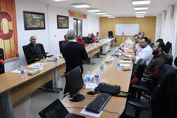 مدیریت اموراداری، منابع انسانی و پشتیبانی به درخواست مدیریت پروژه مهندسی، ساخت و نصب عرشه میدان گازی بلال به ‌منظور ارتقاء سطح دانش ایمنی، توسعه فرهنگ پیشگیری و توانمندسازی مدیران و سرپرستان، دوره آموزشی سه گانه تخصصی HSE را در یارد خرمشهر برگزار می نماید.