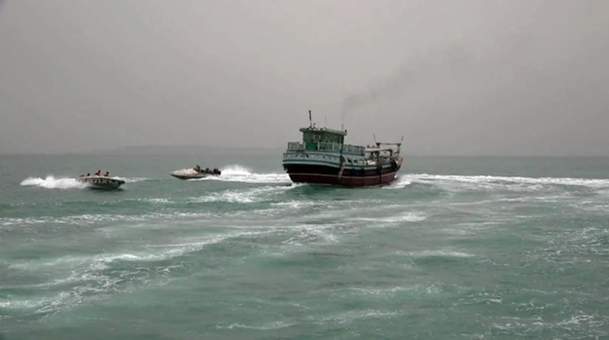 غرق شدن ۱۰ لنج ماهیگیری در توفان سواحل چابهار