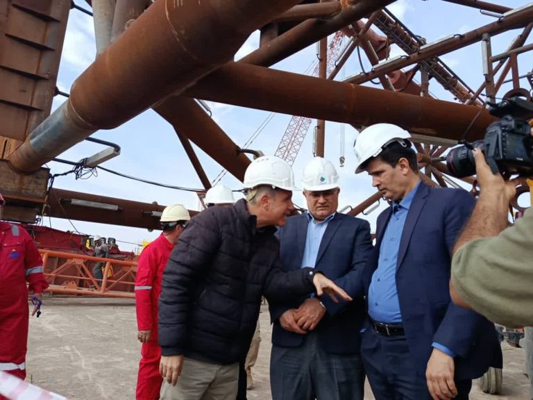 پیشرفت چشمگیر عملیات بارگیری جکت پروژه فرزاد «ب» در آستانه تکمیل