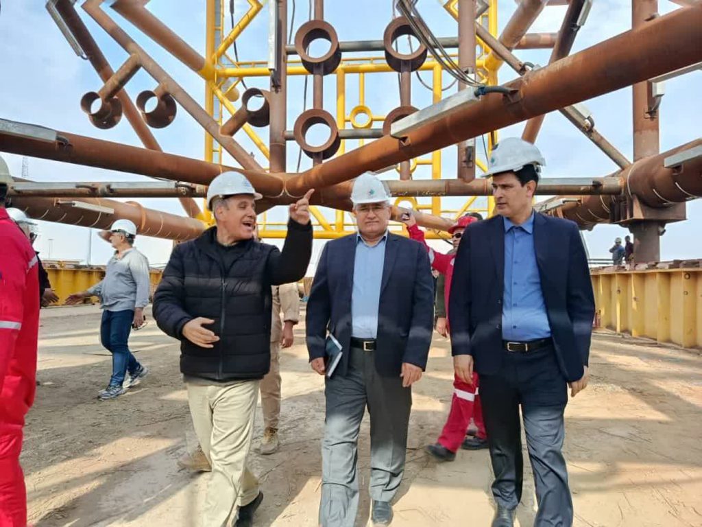 پیشرفت چشمگیر عملیات بارگیری جکت پروژه فرزاد «ب» در آستانه تکمیل