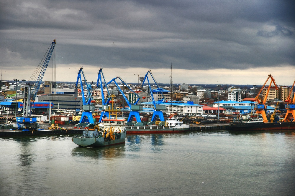 تسریع عملیات جابه‌جایی کالا در بنادر کشور